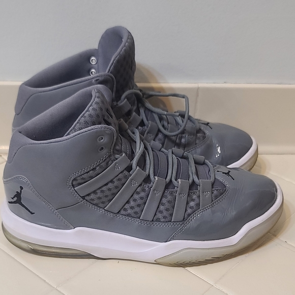 Nike Air Jordan Max Aura Cool Gray Size 10.5 - Picture 4 of 7